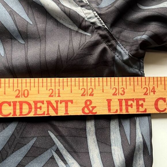 Fanatics Minnesota Vikings Hawaiian Tropical SS Button Up Sz. L - Picture 7 of 7